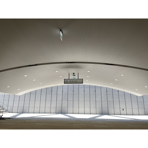 國父紀念館連通大巨蛋地下通廊-弧型鋁包板＆鋁格柵