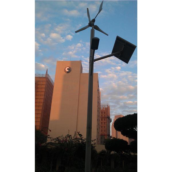 中華電信-風光互補路燈,東陽能源科技股份有限公司