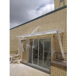 陽台雨遮-使用5+5mm白膜膠合強化玻璃。 - 正全鋁門窗行