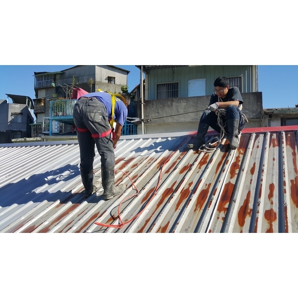鐵皮屋頂烤漆噴漆保養,永效防水工程行