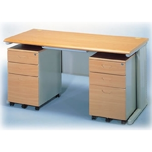 鋼木辦公桌4件組,有登有限公司