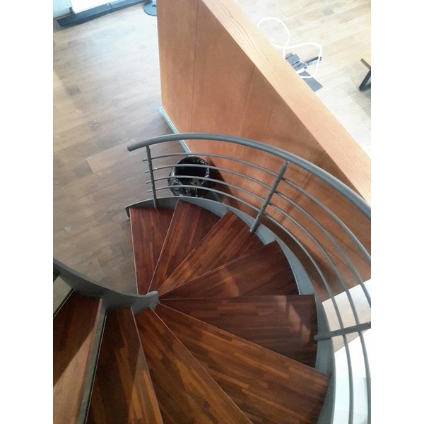 樓梯踏板-玖居木業有限公司