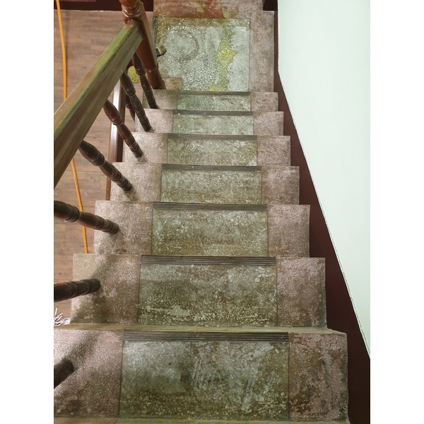 樓梯除膠-宸潔環境清潔維護服務社