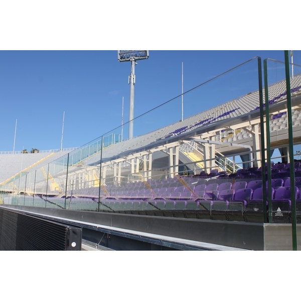 義大利佛羅倫薩足球場採用美國伊士曼首諾Saflex DG 超高強度中間膜作外露欄杆膠合安全玻璃