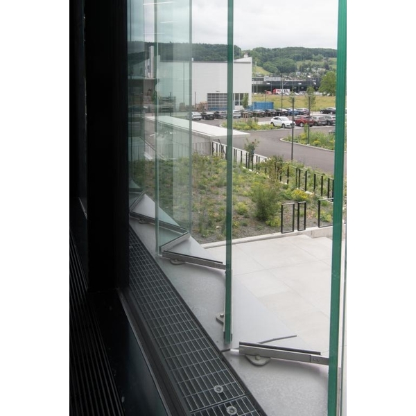 瑞士聖加侖-利德爾·施韋茨總部-Saflex 結構 （DG41）， 8 毫米厚玻璃