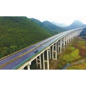 廈蓉高速公路2211公里超細墩柱