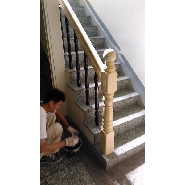 樓梯扶手改色翻新,宅美油漆防水工程