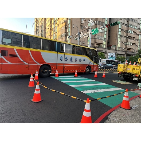 人行道－冷塑型彩色止滑道路塗料-鈺晟科技有限公司