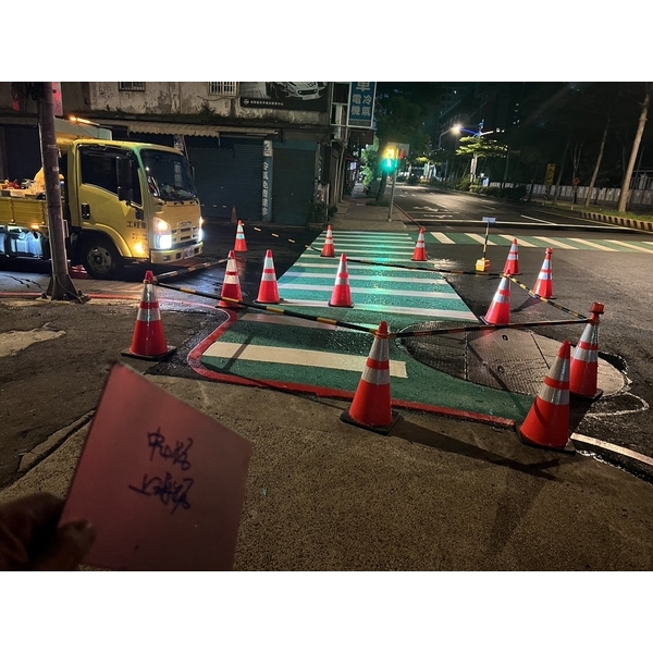 斑馬線－冷塑型彩色止滑道路塗料-鈺晟科技有限公司