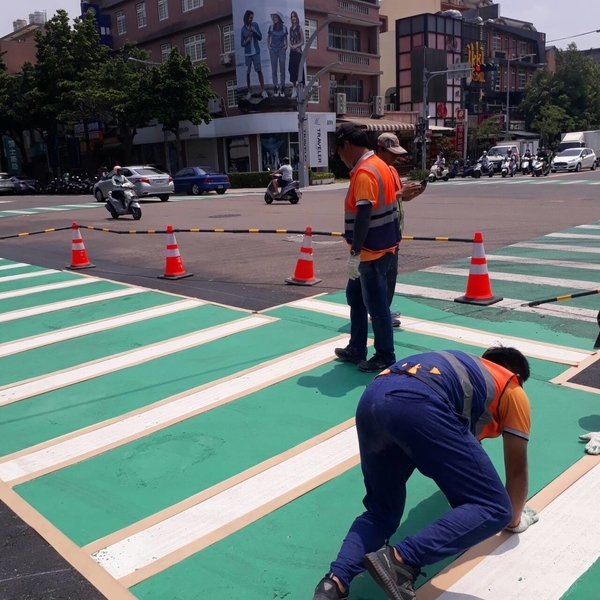 斑馬線－冷塑型彩色止滑道路塗料,鈺晟科技有限公司