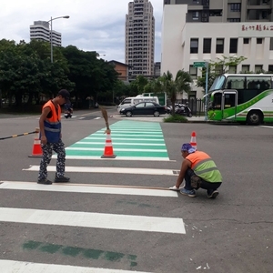 斑馬線－冷塑型彩色止滑道路塗料 	