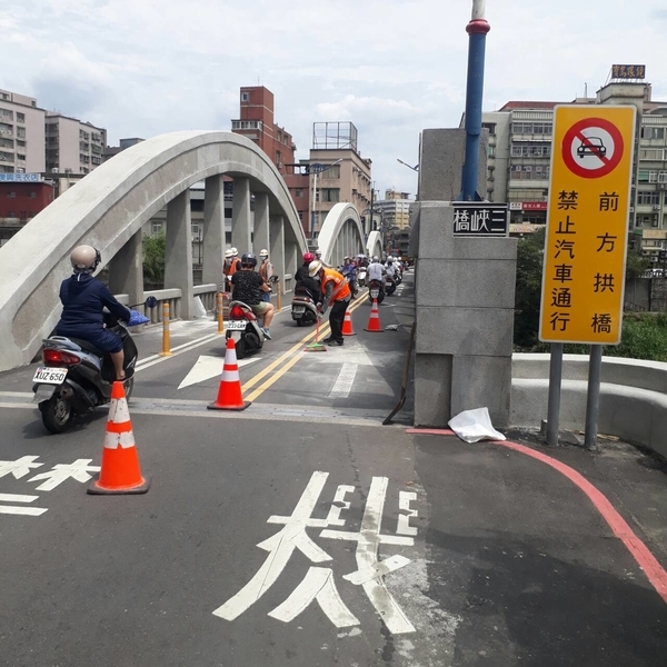 人行道－路面舖設冷塑型彩色止滑道路塗料工程,鈺晟科技有限公司