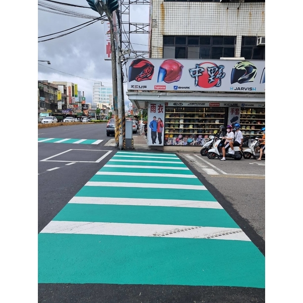 冷塑型彩色止滑道路塗料-道路斑馬線施工-鈺晟科技有限公司