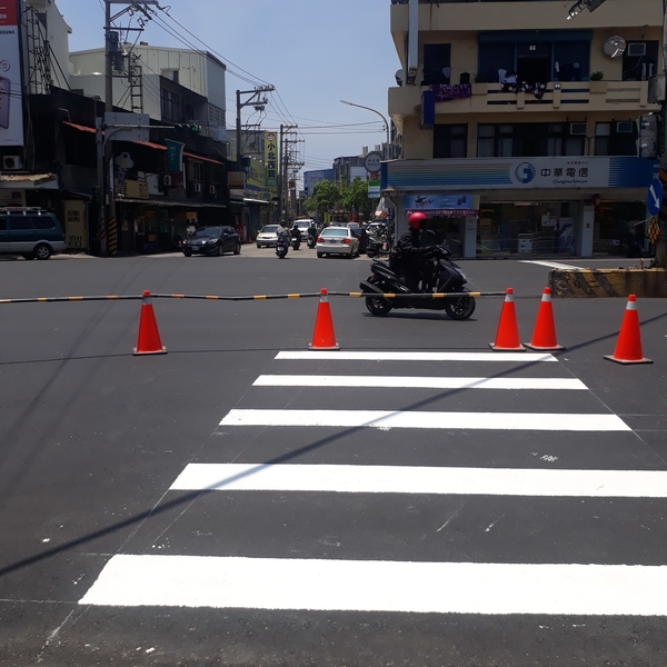 斑馬線－冷塑型彩色止滑道路塗料-鈺晟科技有限公司