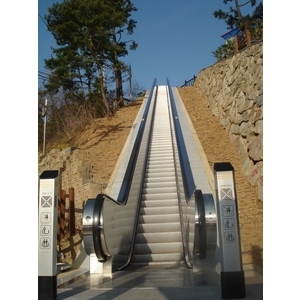 韓國恐龍博物館的大高度室外型自動扶梯安裝