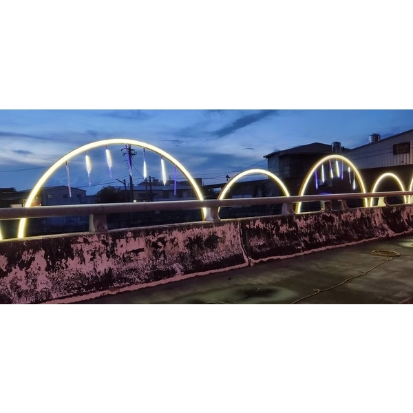 弧形燈箱-草屯鎮市區橋樑光環境景觀改善工程-典雅雕塑工程有限公司