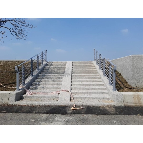 欄杆-110年度朴子溪、牛稠溪堤防構造物維修改善工程