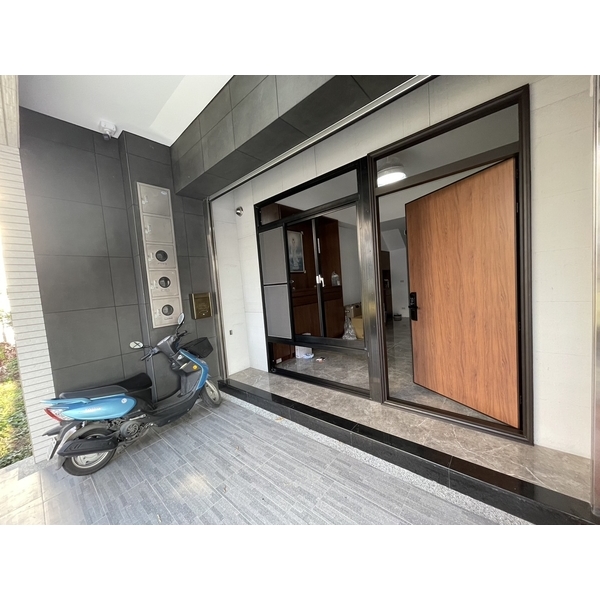 玄關門 – 金屬防水面板