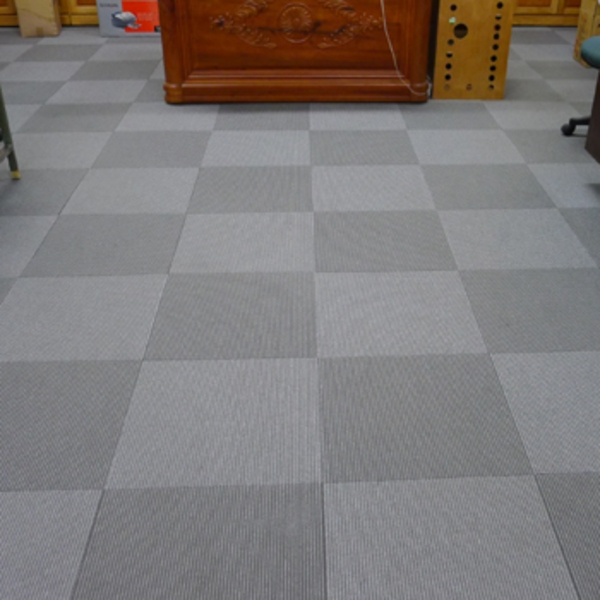 方塊地毯