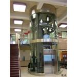 桃園機場第一航廈彎曲結構電梯玻璃 - 龍成玻璃有限公司